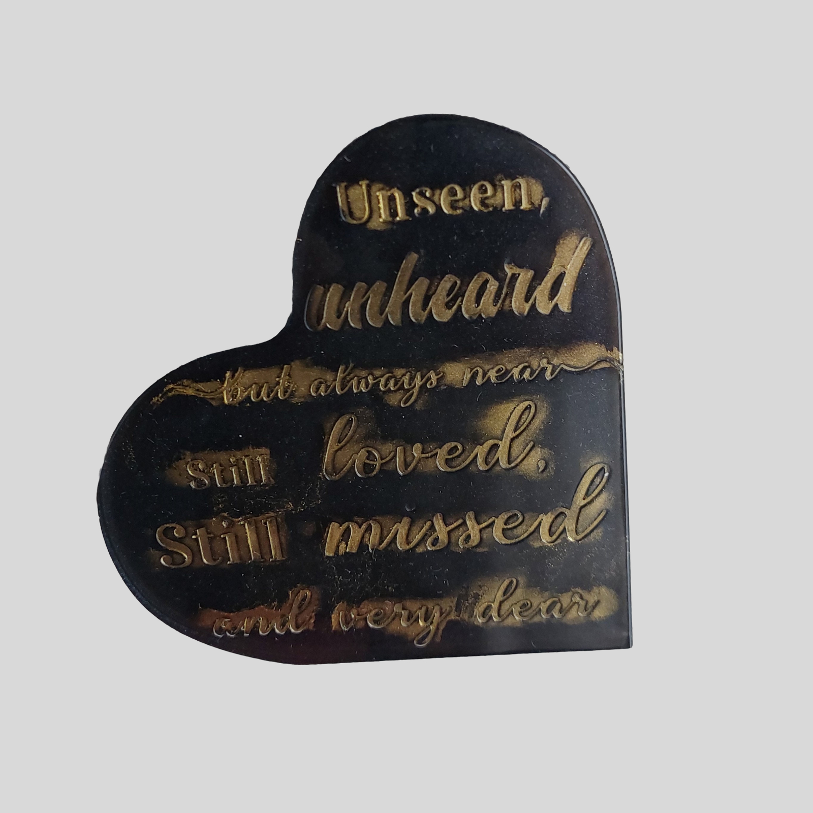 Herdenkingshart met inscriptie